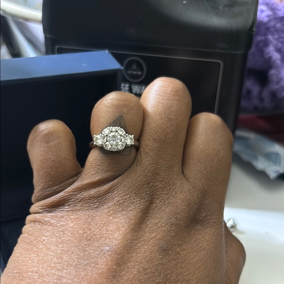 Women's Platinum and Diamond Ring - Picture 4 of 5